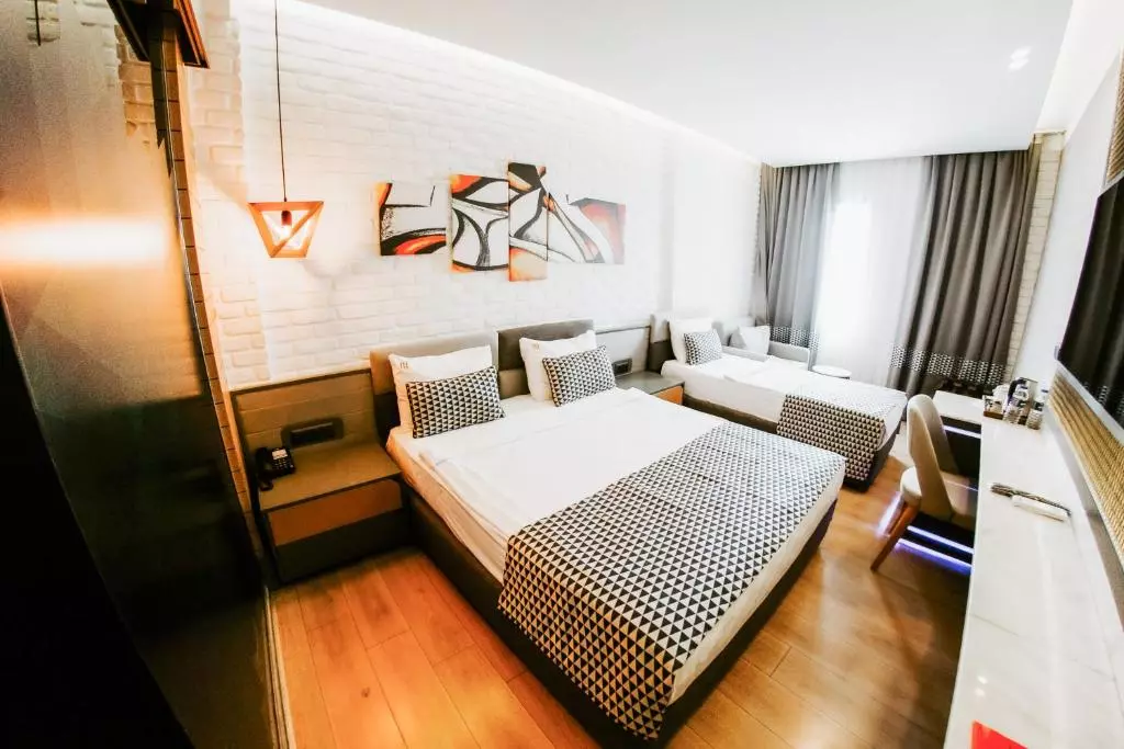 Laren Family Hotel & Spa rooms.jpg Laren Family Hotel & Spa rooms.jpg